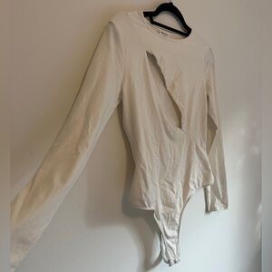 Superdown Elegant White Long Sleeve Women's Top with Chest Cutout size Medium